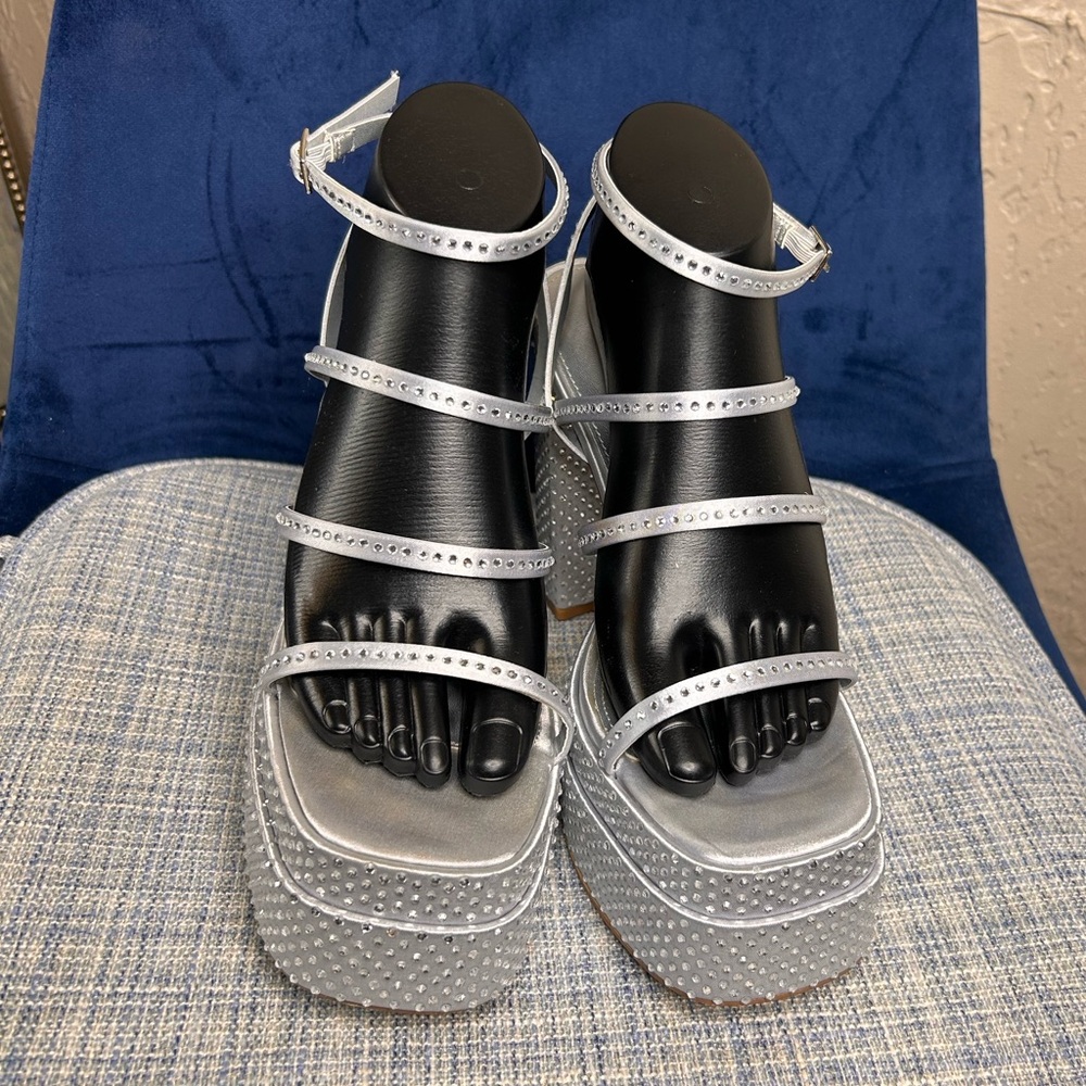 Fashion Nova Silver Platform Strappy Women's Sandals